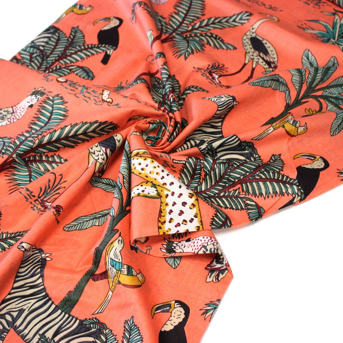 Tissu coton fin imprimé INDIENNES, corail aux animaux dans la jungle - TissusPapi.com