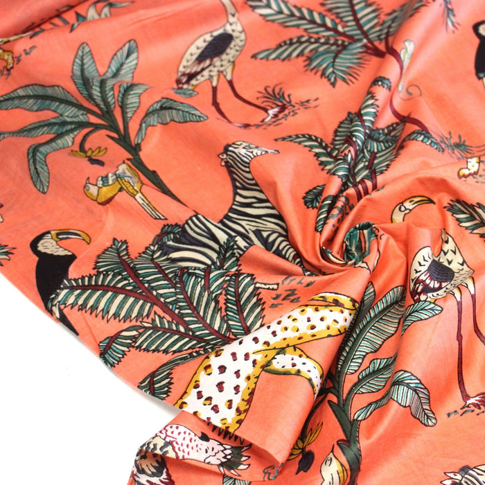 Tissu coton fin imprimé INDIENNES, corail aux animaux dans la jungle - TissusPapi.com