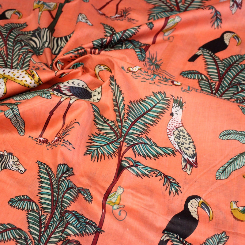 Tissu coton fin imprimé INDIENNES, corail aux animaux dans la jungle - TissusPapi.com