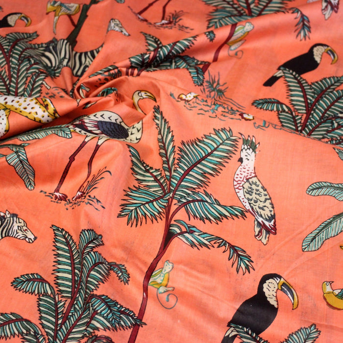 Tissu coton fin imprimé INDIENNES, corail aux animaux dans la jungle - TissusPapi.com