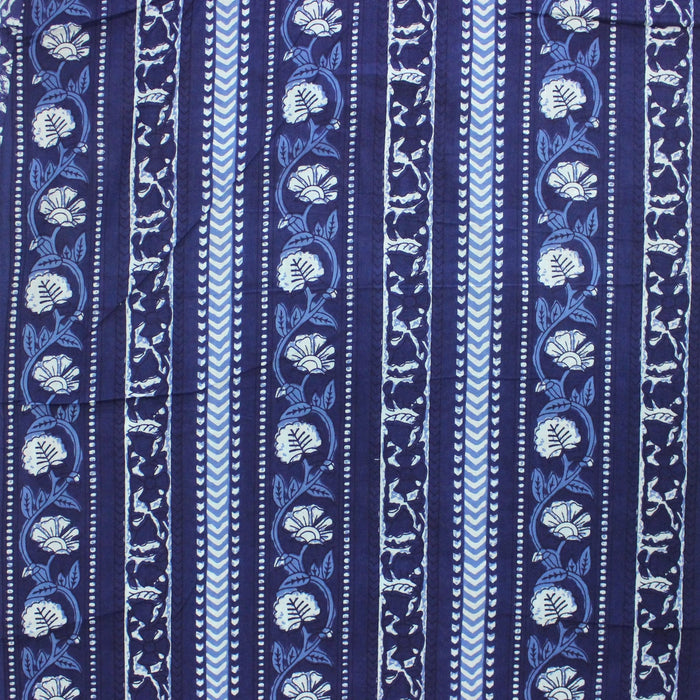 Tissu coton fin imprimé INDIENNES, motif traditionnel de fleurs, pois, flèches, tons bleus et blancs - TissusPapi.com