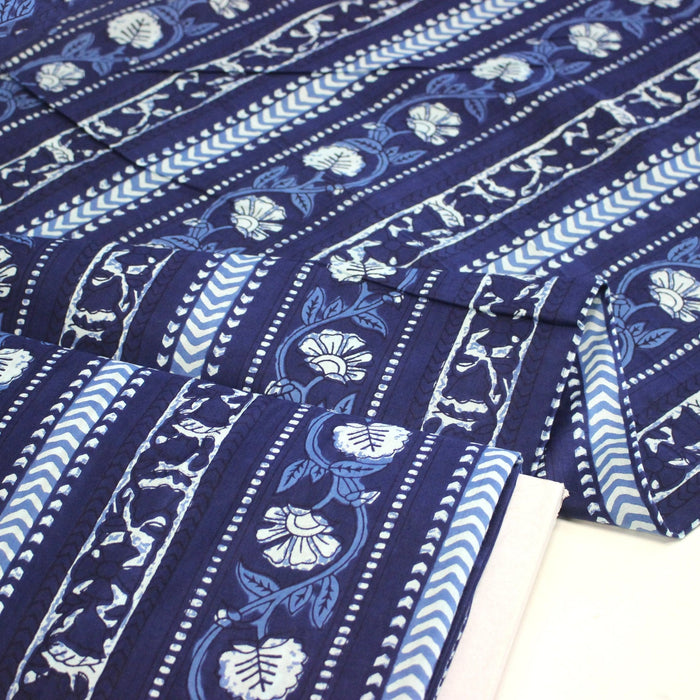 Tissu coton fin imprimé INDIENNES, motif traditionnel de fleurs, pois, flèches, tons bleus et blancs - TissusPapi.com