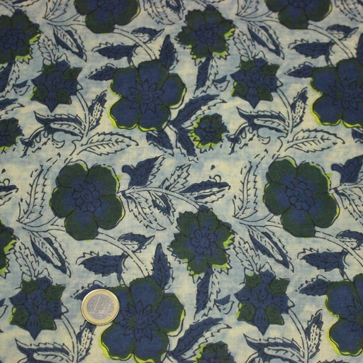 Tissu coton fin imprimé INDIENNES, faux uni vert pâle, fleurs et feuilles bleu indigo et vert anglais - STANDARD 100 OEKO - TEX - TissusPapi.com