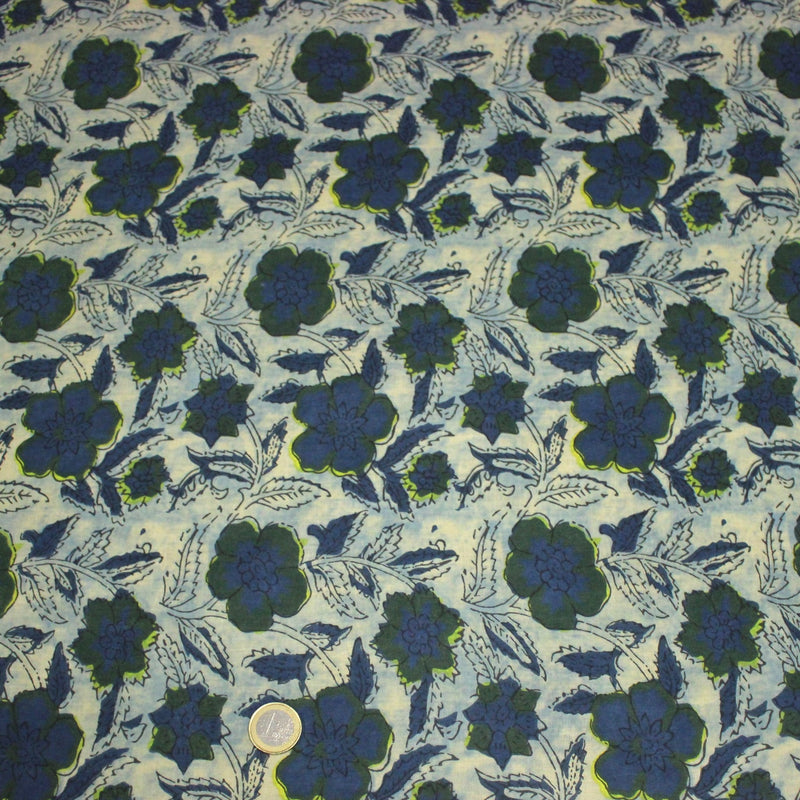 Tissu coton fin imprimé INDIENNES, faux uni vert pâle, fleurs et feuilles bleu indigo et vert anglais - STANDARD 100 OEKO - TEX - TissusPapi.com