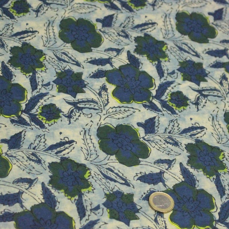 Tissu coton fin imprimé INDIENNES, faux uni vert pâle, fleurs et feuilles bleu indigo et vert anglais - STANDARD 100 OEKO - TEX - TissusPapi.com