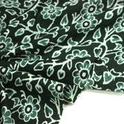 Tissu coton fin imprimé INDIENNES, vert bouteille aux fleurs et feuilles vertes et blanches - STANDARD 100 OEKO - TEX - TissusPapi.com