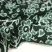 Tissu coton fin imprimé INDIENNES, vert bouteille aux fleurs et feuilles vertes et blanches - STANDARD 100 OEKO - TEX - TissusPapi.com