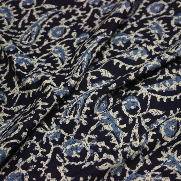 Tissu coton fin imprimé INDIENNES, bleu marine aux fleurs traditionnelles bleues et écrues - STANDARD 100 OEKO - TEX - TissusPapi.com
