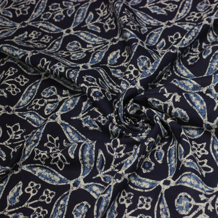 Tissu coton fin imprimé INDIENNES, bleu marine aux fleurs traditionnelles géométriques bleues et écrues - STANDARD 100 OEKO - TEX - TissusPapi.com