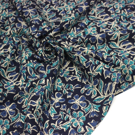 Tissu coton fin imprimé INDIENNES, fleuri traditionnel bleu écru vert, fond bleu marine - STANDARD 100 OEKO - TEX - TissusPapi.com