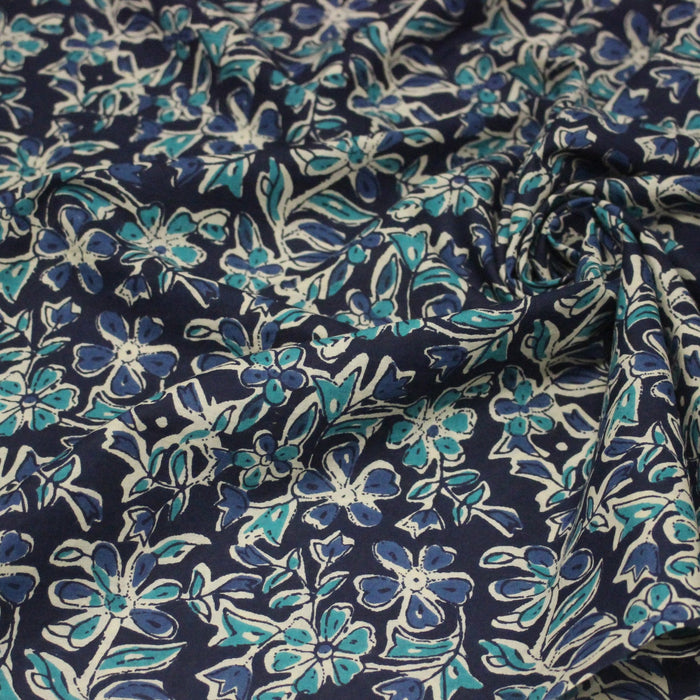 Tissu coton fin imprimé INDIENNES, fleuri traditionnel bleu écru vert, fond bleu marine - STANDARD 100 OEKO - TEX - TissusPapi.com