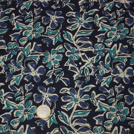 Tissu coton fin imprimé INDIENNES, fleuri traditionnel bleu écru vert, fond bleu marine - STANDARD 100 OEKO - TEX - TissusPapi.com