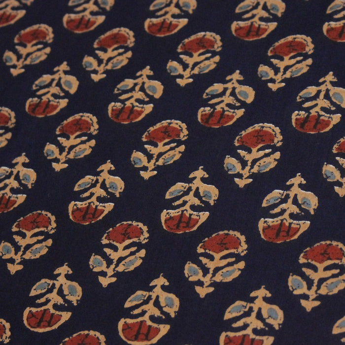 Tissu coton fin imprimé INDIENNES, marine aux fleurs traditionnelles rouge ocre et bleu - STANDARD 100 OEKO - TEX - TissusPapi.com
