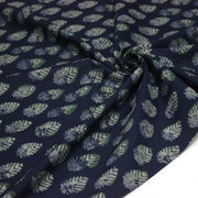 Tissu coton fin imprimé INDIENNES, bleu indigo aux fleurs traditionnelles écrues et vertes - STANDARD 100 OEKO - TEX - TissusPapi.com