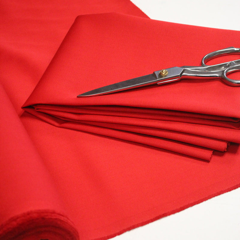 Tissu sergé de rouge uni aux fins fins liserés gris - 325gr/m2 - ON DESTOCKE ! - TissusPapi.com