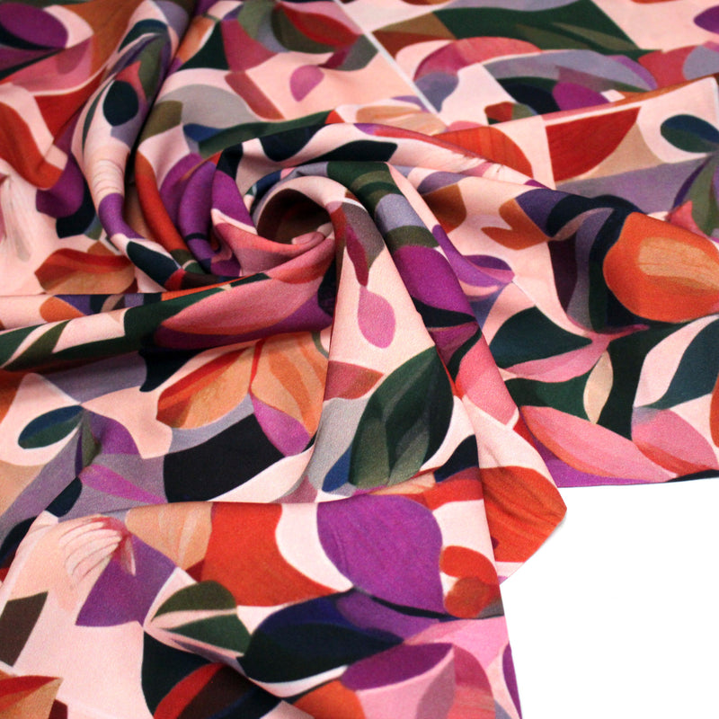Tissu Viscose fluide rose aux pétales multicolores, NAWEL - STANDARD 100 OEKO - TEX - TissusPapi.com