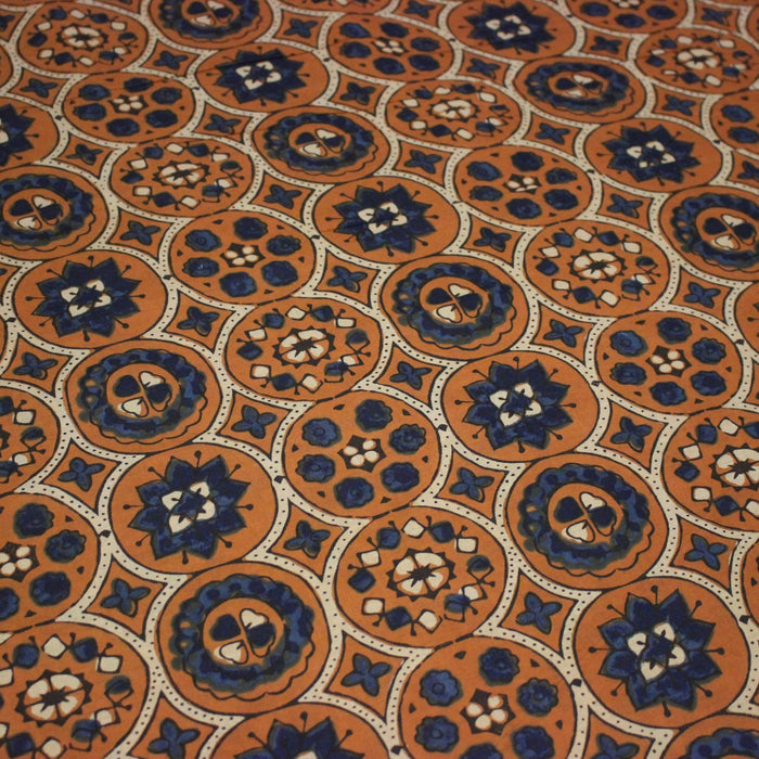 Tissu coton fin imprimé INDIENNES, cercles, fleurs et formes, fond ocre - STANDARD 100 OEKO - TEX - TissusPapi.com