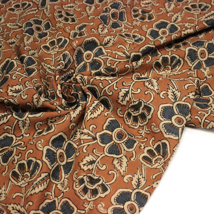 Tissu coton fin imprimé INDIENNES, fleurs bleues et écrues, fond ocre - STANDARD 100 OEKO - TEX - TissusPapi.com