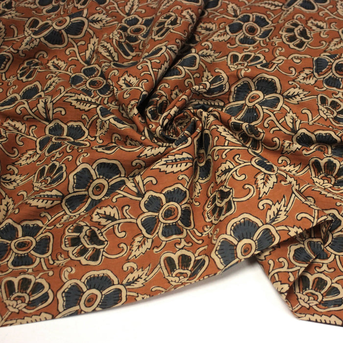 Tissu coton fin imprimé INDIENNES, fleurs bleues et écrues, fond ocre - STANDARD 100 OEKO - TEX - TissusPapi.com