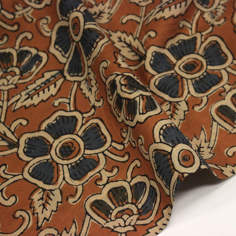 Tissu coton fin imprimé INDIENNES, fleurs bleues et écrues, fond ocre - STANDARD 100 OEKO - TEX - TissusPapi.com