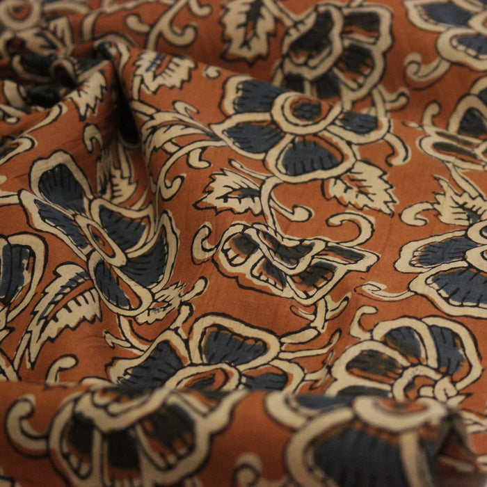 Tissu coton fin imprimé INDIENNES, fleurs bleues et écrues, fond ocre - STANDARD 100 OEKO - TEX - TissusPapi.com