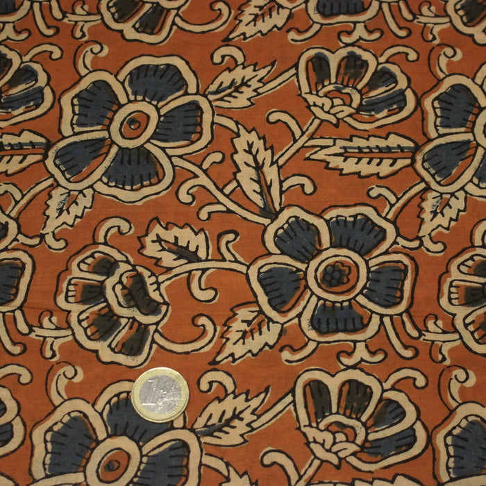 Tissu coton fin imprimé INDIENNES, fleurs bleues et écrues, fond ocre - STANDARD 100 OEKO - TEX - TissusPapi.com
