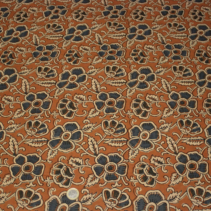 Tissu coton fin imprimé INDIENNES, fleurs bleues et écrues, fond ocre - STANDARD 100 OEKO - TEX - TissusPapi.com
