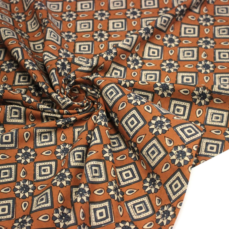 Tissu coton fin imprimé INDIENNES, losanges et fleurs écrus et bleus - STANDARD 100 OEKO - TEX - TissusPapi.com