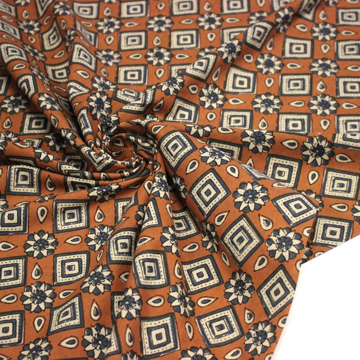 Tissu coton fin imprimé INDIENNES, losanges et fleurs écrus et bleus - STANDARD 100 OEKO - TEX - TissusPapi.com