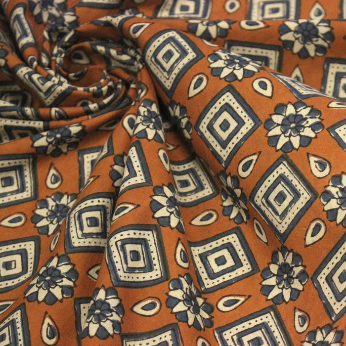 Tissu coton fin imprimé INDIENNES, losanges et fleurs écrus et bleus - STANDARD 100 OEKO - TEX - TissusPapi.com