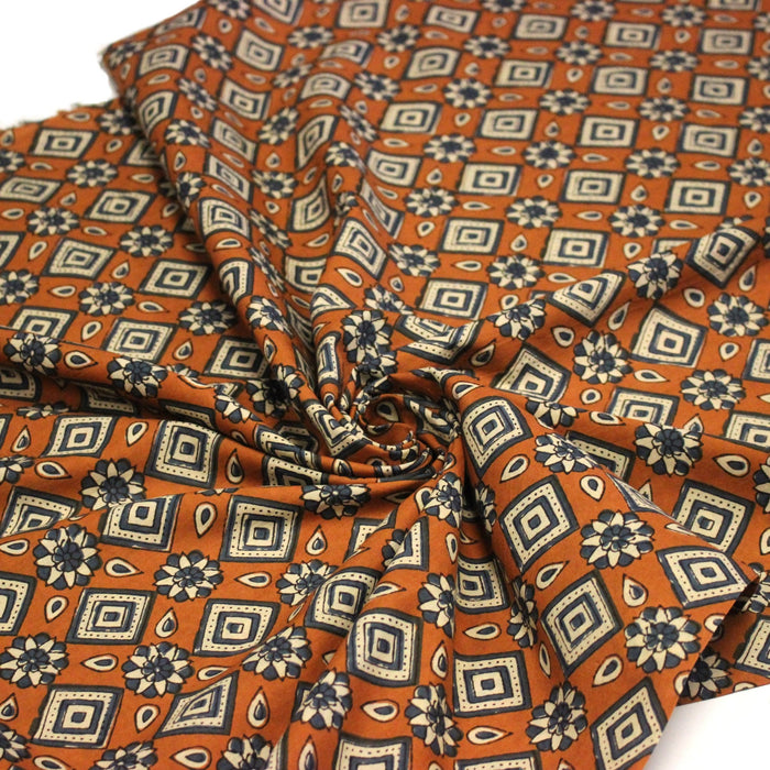 Tissu coton fin imprimé INDIENNES, losanges et fleurs écrus et bleus - STANDARD 100 OEKO - TEX - TissusPapi.com