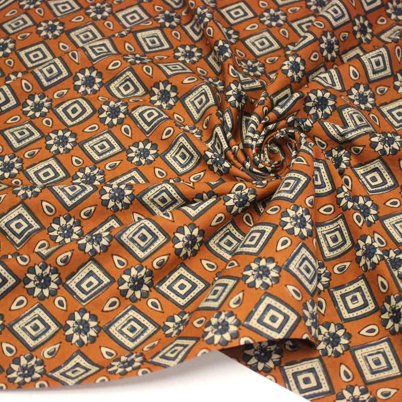 Tissu coton fin imprimé INDIENNES, losanges et fleurs écrus et bleus - STANDARD 100 OEKO - TEX - TissusPapi.com