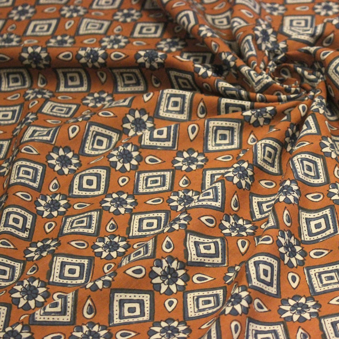 Tissu coton fin imprimé INDIENNES, losanges et fleurs écrus et bleus - STANDARD 100 OEKO - TEX - TissusPapi.com