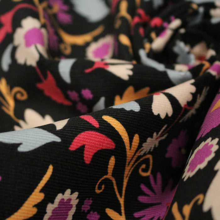 Tissu velours milleraies imprimé noir aux fleurs roses oranges - STANDARD 100 OEKO-TEX
