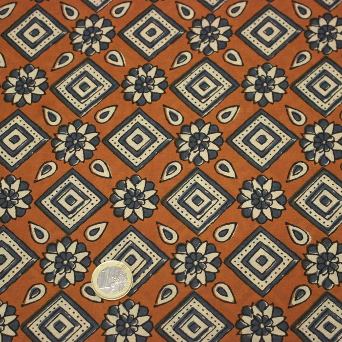 Tissu coton fin imprimé INDIENNES, losanges et fleurs écrus et bleus - STANDARD 100 OEKO - TEX - TissusPapi.com