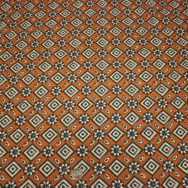 Tissu coton fin imprimé INDIENNES, losanges et fleurs écrus et bleus - STANDARD 100 OEKO - TEX - TissusPapi.com