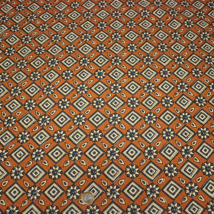 Tissu coton fin imprimé INDIENNES, losanges et fleurs écrus et bleus - STANDARD 100 OEKO - TEX - TissusPapi.com