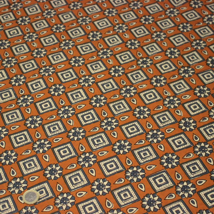 Tissu coton fin imprimé INDIENNES, losanges et fleurs écrus et bleus - STANDARD 100 OEKO - TEX - TissusPapi.com