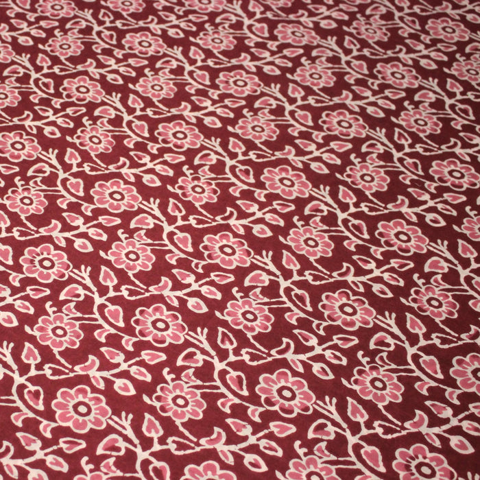 Tissu coton fin imprimé INDIENNES, rose magenta aux fleurs blanches et roses - STANDARD 100 OEKO - TEX - TissusPapi.com