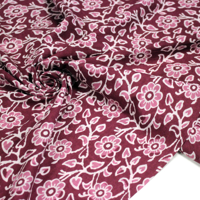 Indien Paon Plume Coton Imprimé Rouge Doux de Luxe Robe Faisant Tissu Indien Paon Plume Coton Imprimé Rouge Doux de Luxe Robe Faisant Tissu
