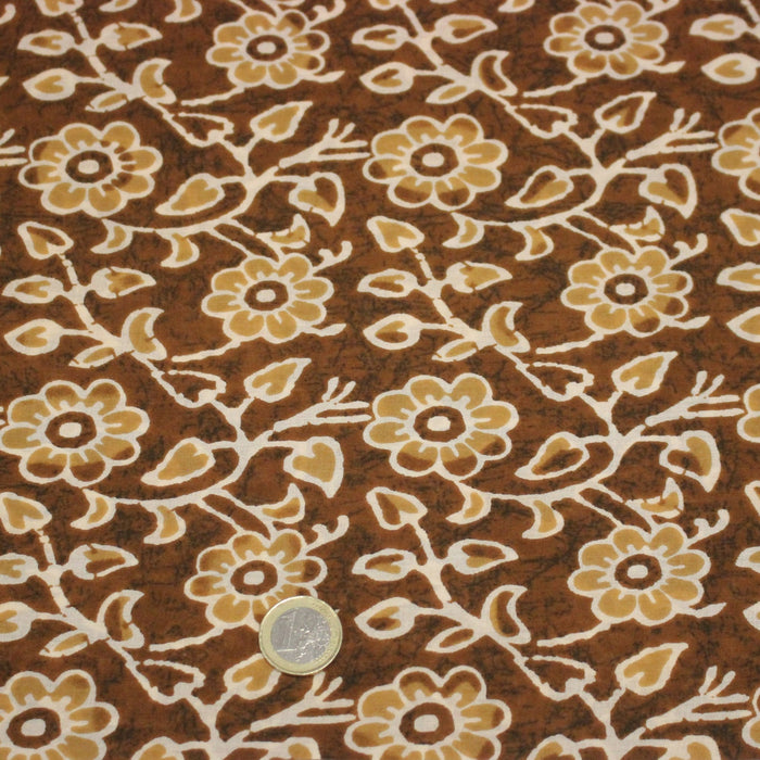 Tissu coton fin imprimé INDIENNES, ocre aux fleurs blanches et crème - STANDARD 100 OEKO-TEX
