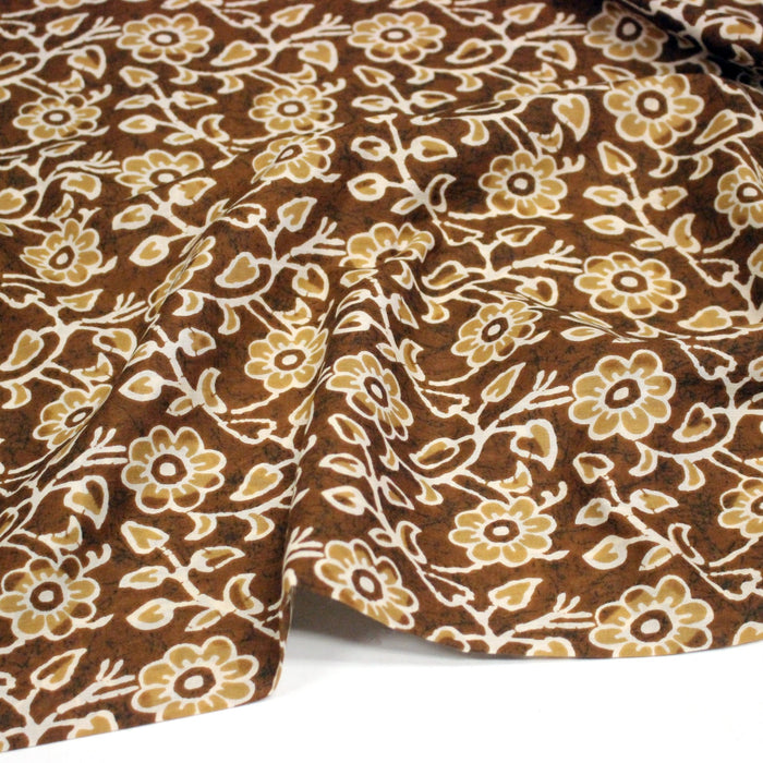 Tissu coton fin imprimé INDIENNES, ocre aux fleurs blanches et crème - STANDARD 100 OEKO-TEX