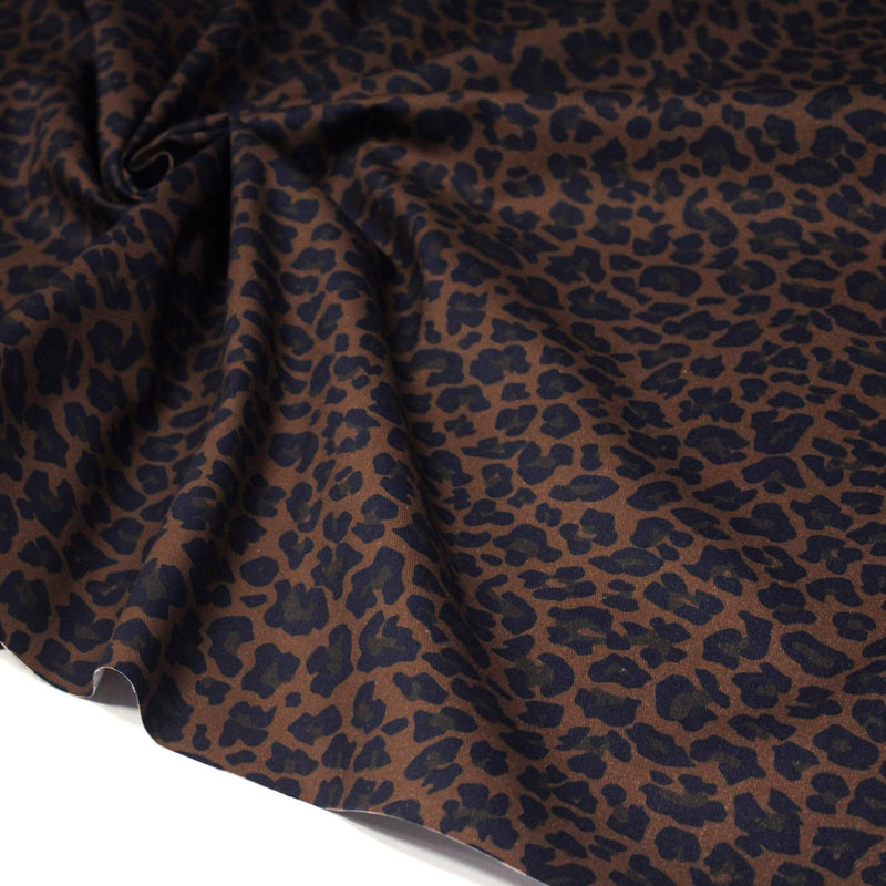 Tissu gabardine de coton LEOPARD tons marron chocolat - OEKO - TEX - TissusPapi.com