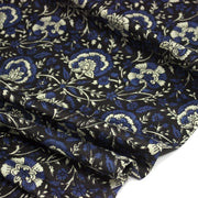 Tissu coton fin imprimé INDIENNES, noir aux fleurs traditionnelles écrues et bleues - TissusPapi.com