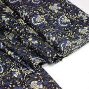 Tissu coton fin imprimé INDIENNES, noir aux fleurs traditionnelles écrues et bleues - TissusPapi.com