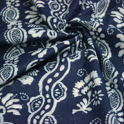 Tissu coton fin imprimé INDIENNES, bleu aux fleurs, frises et motifs géométriques bleu ciel et blancs - TissusPapi.com