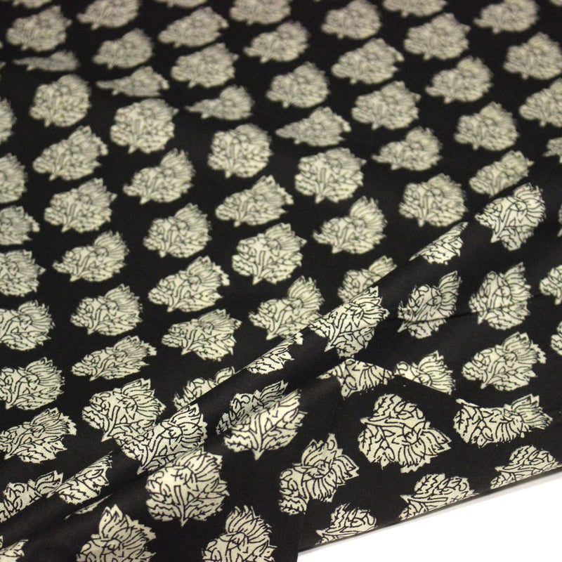 Tissu coton fin imprimé INDIENNES, noir aux fleurs tradtionnelles écrues - TissusPapi.com