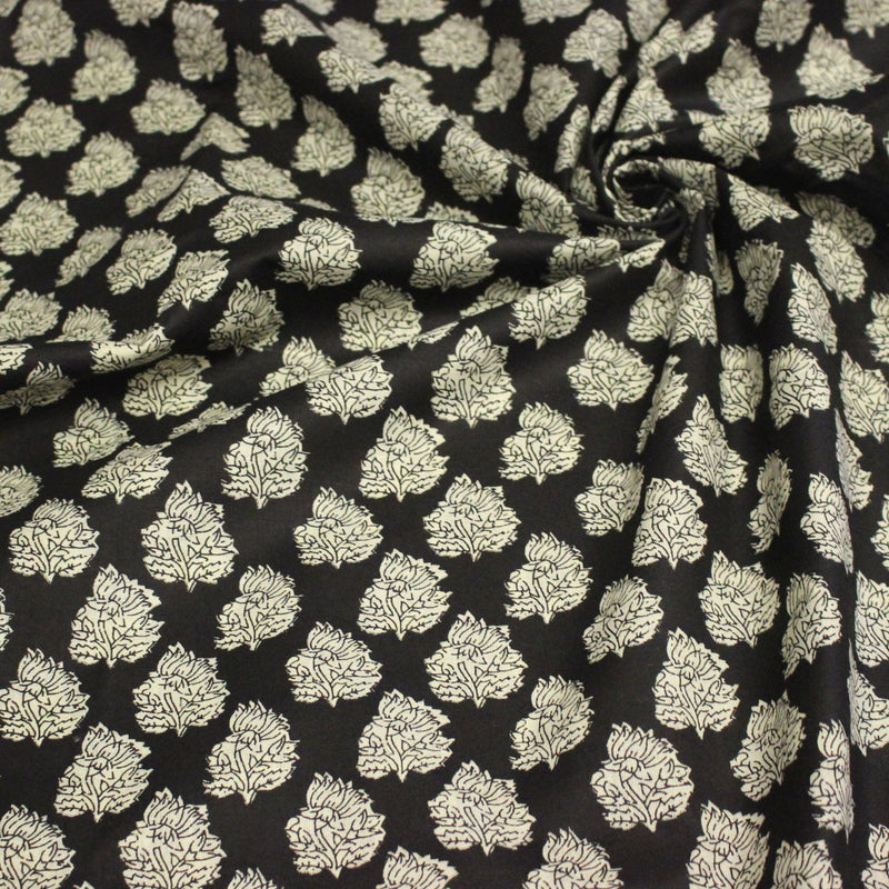 Tissu coton fin imprimé INDIENNES, noir aux fleurs tradtionnelles écrues - TissusPapi.com