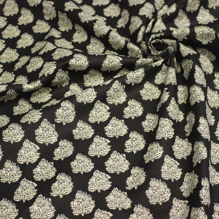 Tissu coton fin imprimé INDIENNES, noir aux fleurs tradtionnelles écrues - TissusPapi.com