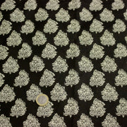 Tissu coton fin imprimé INDIENNES, noir aux fleurs tradtionnelles écrues - TissusPapi.com